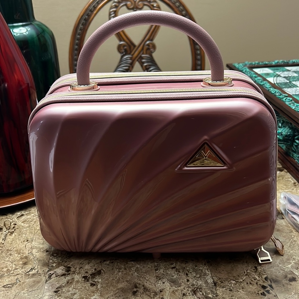 Triforce Sienna Pink Retro Shell Cosmetic Case